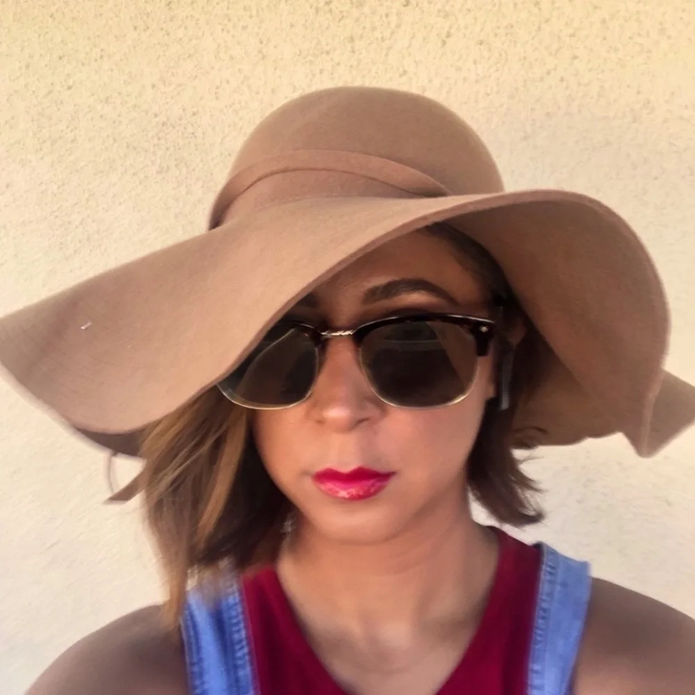 Tan/brown for all season hat 100% Australia wool
